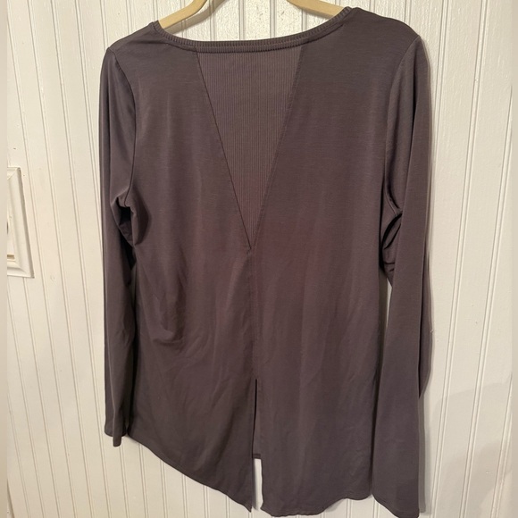Athleta Split Back Long Sleeve Workout Small Top - Picture 5 of 5